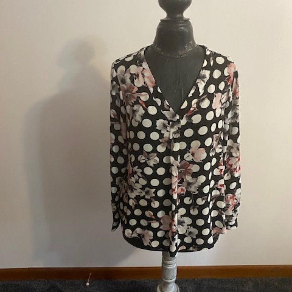 Rose + Olive Black, White Floral print top, size Small